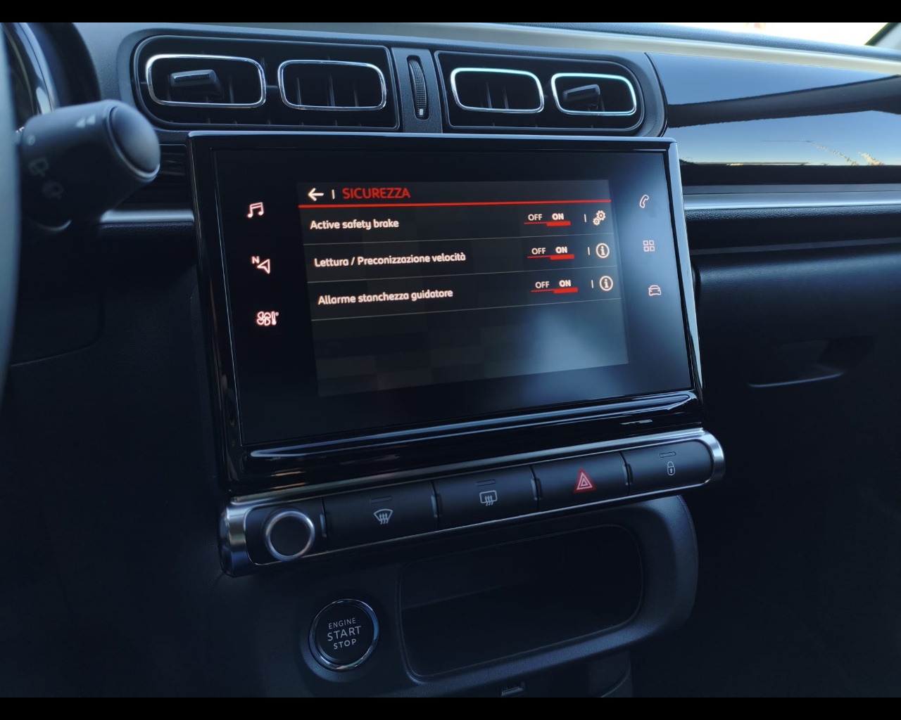 Foto CITROEN C3 1.2 puretech Shine s&s 83cv neopatentati