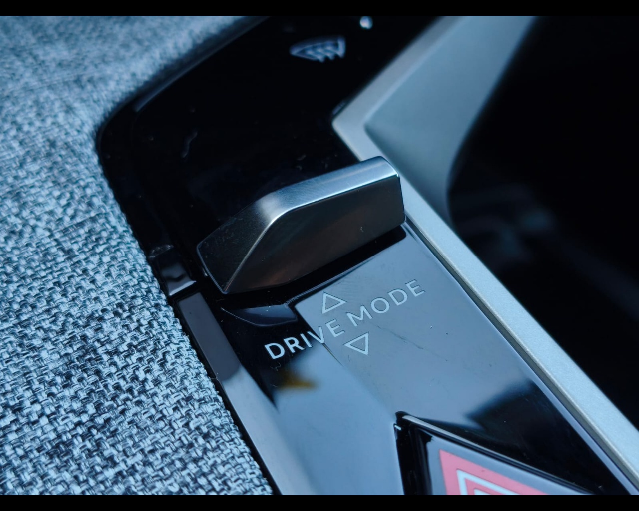 Foto PEUGEOT 3008 1.2 hybrid GT 136cv e-dcs6