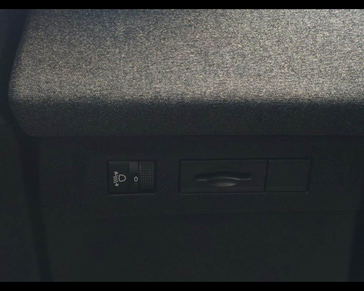 Foto OPEL Grandland 1.2 hybrid Edition 136cv e-dcs6