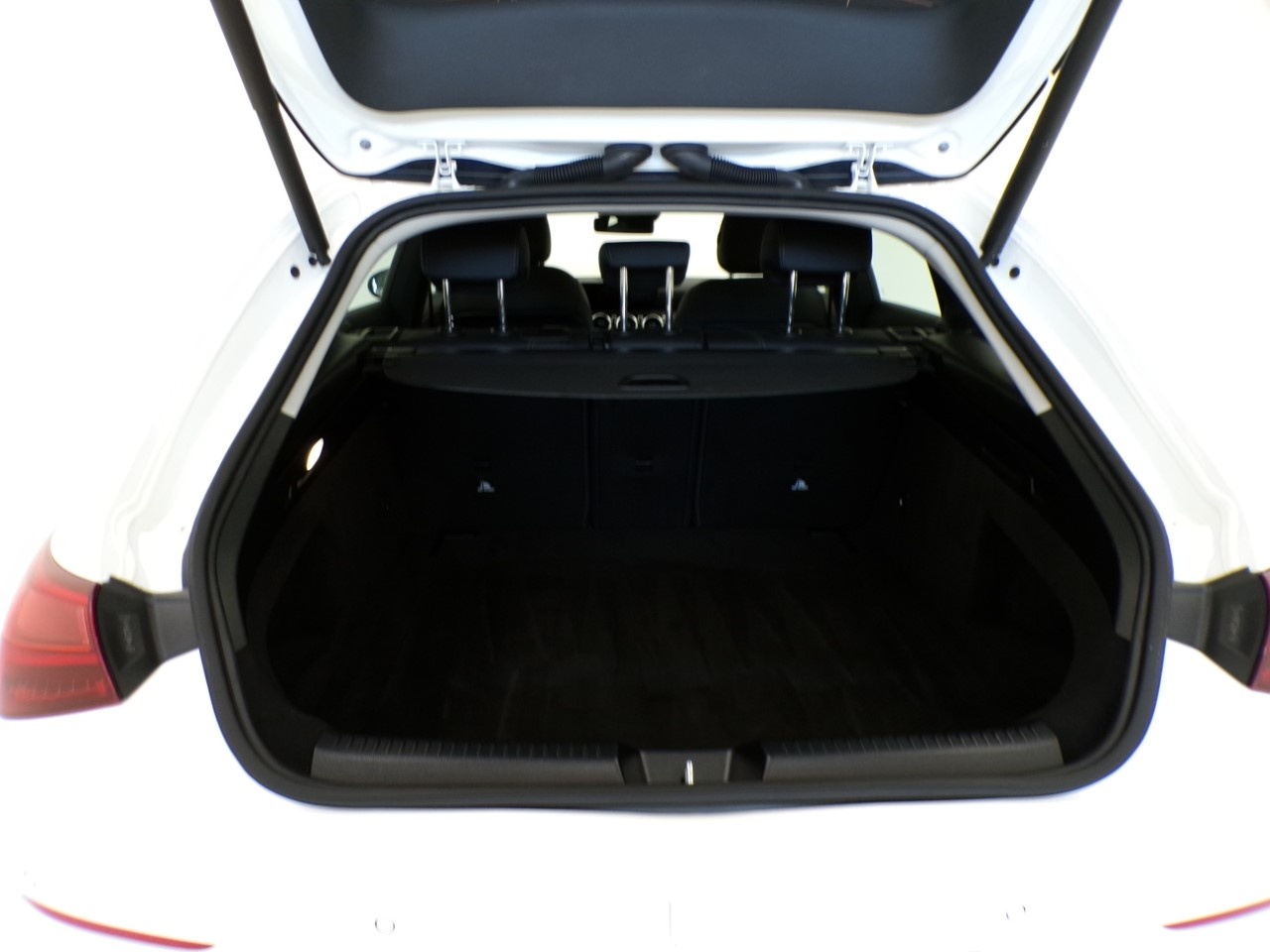 Mercedes CLA Shooting Brake 180 D Progressive Advanced 8G-DCT - 9