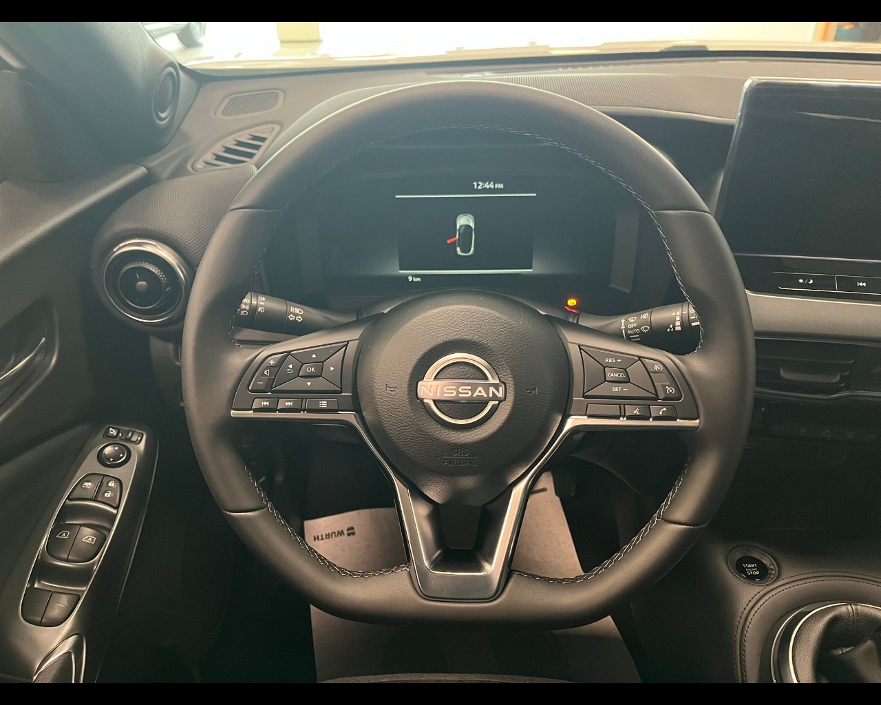 Foto NISSAN JUKE N-CONNECTA MT