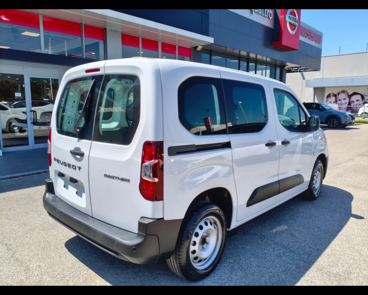 Foto PEUGEOT PARTNER Standard portata maggiorata - BlueHdi 130