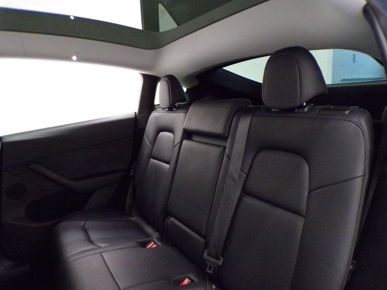 Tesla Model Y Model Y Dual Motor Long Range AWD - 16