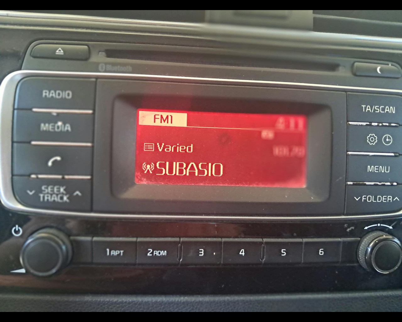 Foto KIA Rio 5p 1.1 crdi Active E6