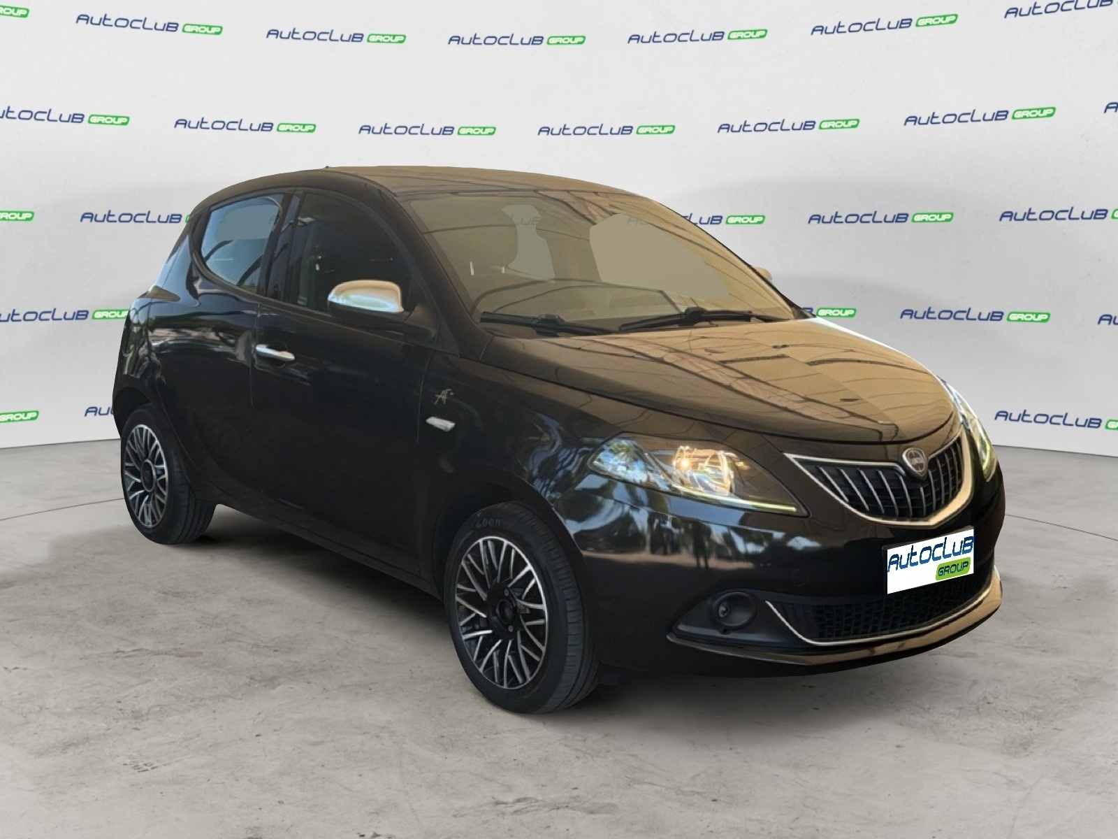 Lancia Ypsilon 1.0 Firefly Hybrid Alberta Ferretti S&s 70cv Usato 2021 [876] Nero VULCANO Metallizzato Taranto