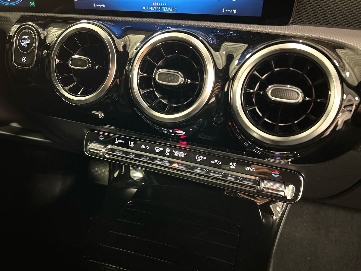 Mercedes Classe A Classe A 180 D Sport Night edition 8G-DCT - 14