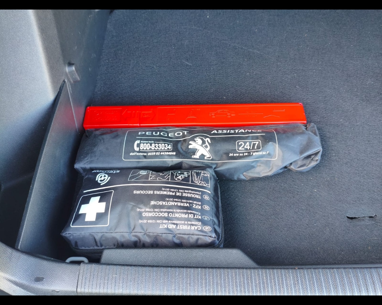 Foto PEUGEOT 2008 1.2 puretech Allure Pack s&s 100cv