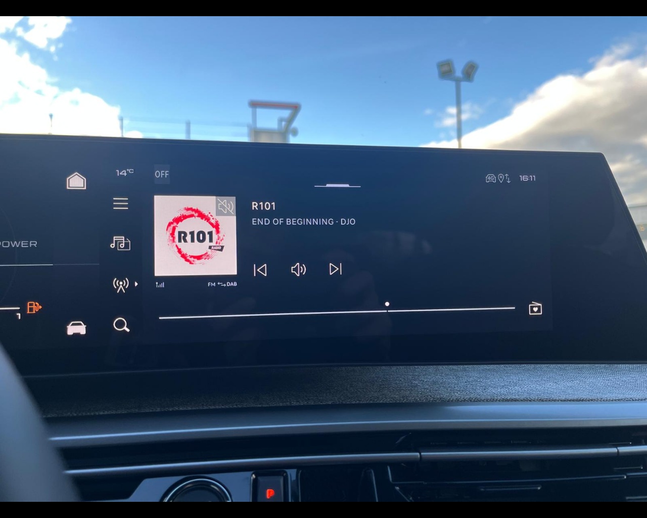 Foto PEUGEOT 5008 1.2 hybrid Allure 136cv e-dcs6