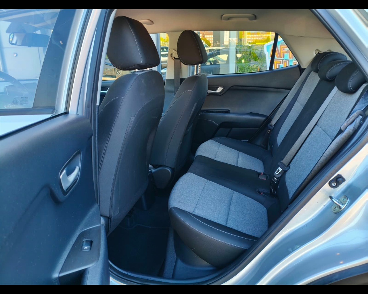 Foto KIA Stonic 1.2 Urban ecogpl 82cv