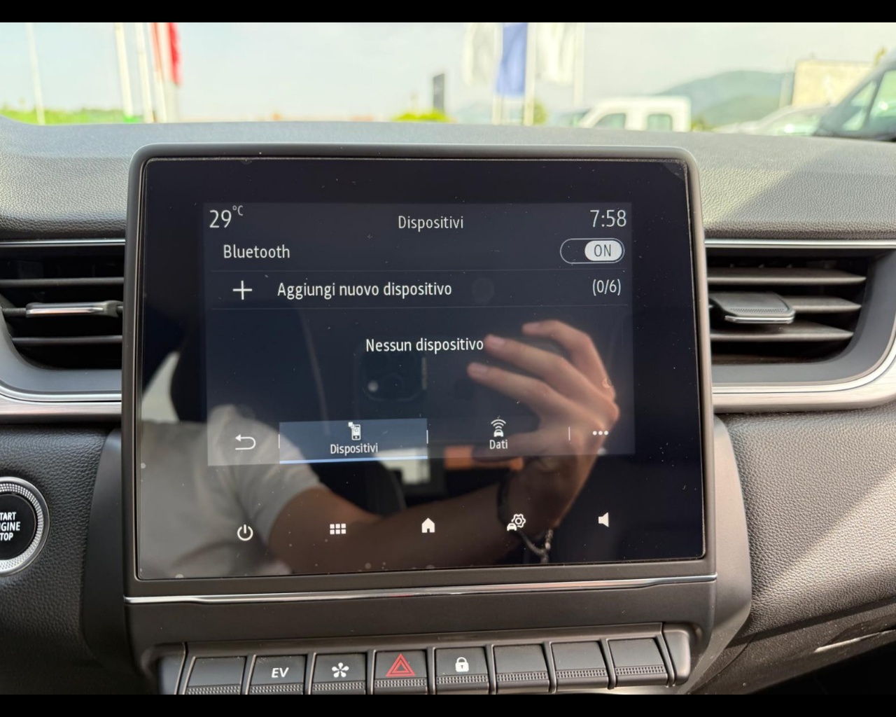 Foto RENAULT Captur 1.6 E-Tech hybrid Intens 145cv auto