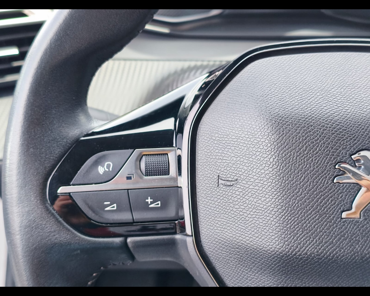Foto PEUGEOT 208 1.2 puretech Active Pack s&s 75cv