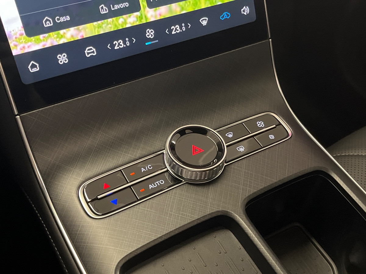 Lepas LEPAS L8 PHEV Nuovo Ibrido benzina LEPAS L8 PHEV Verona