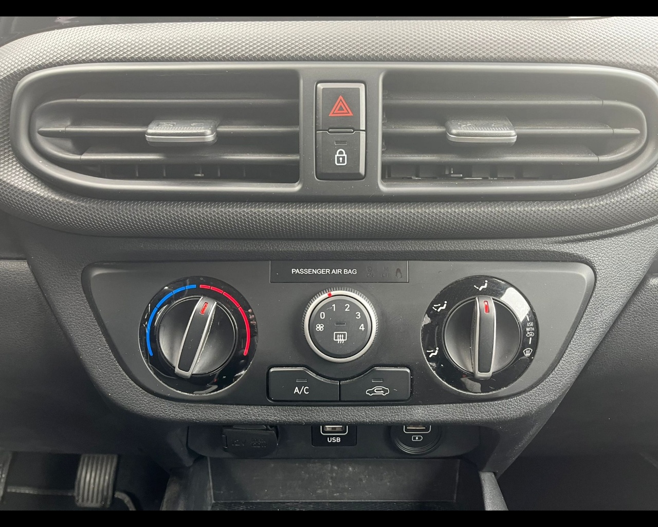 Foto HYUNDAI i10 1.0 mpi Tech Connect Pack