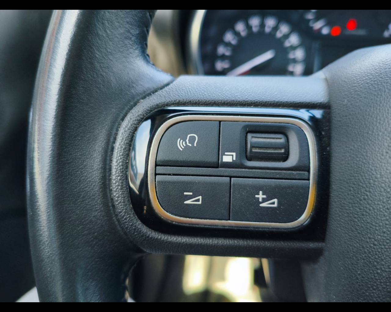 Foto CITROEN C3 Aircross 1.2 puretech Shine s&s 110cv