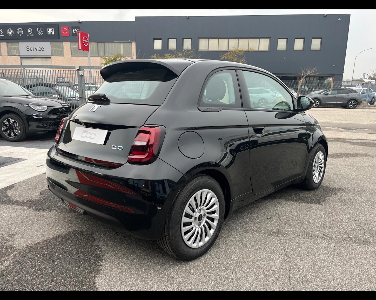 Foto FIAT 500 e Hatchback my25 320 Berlina+Pack tech