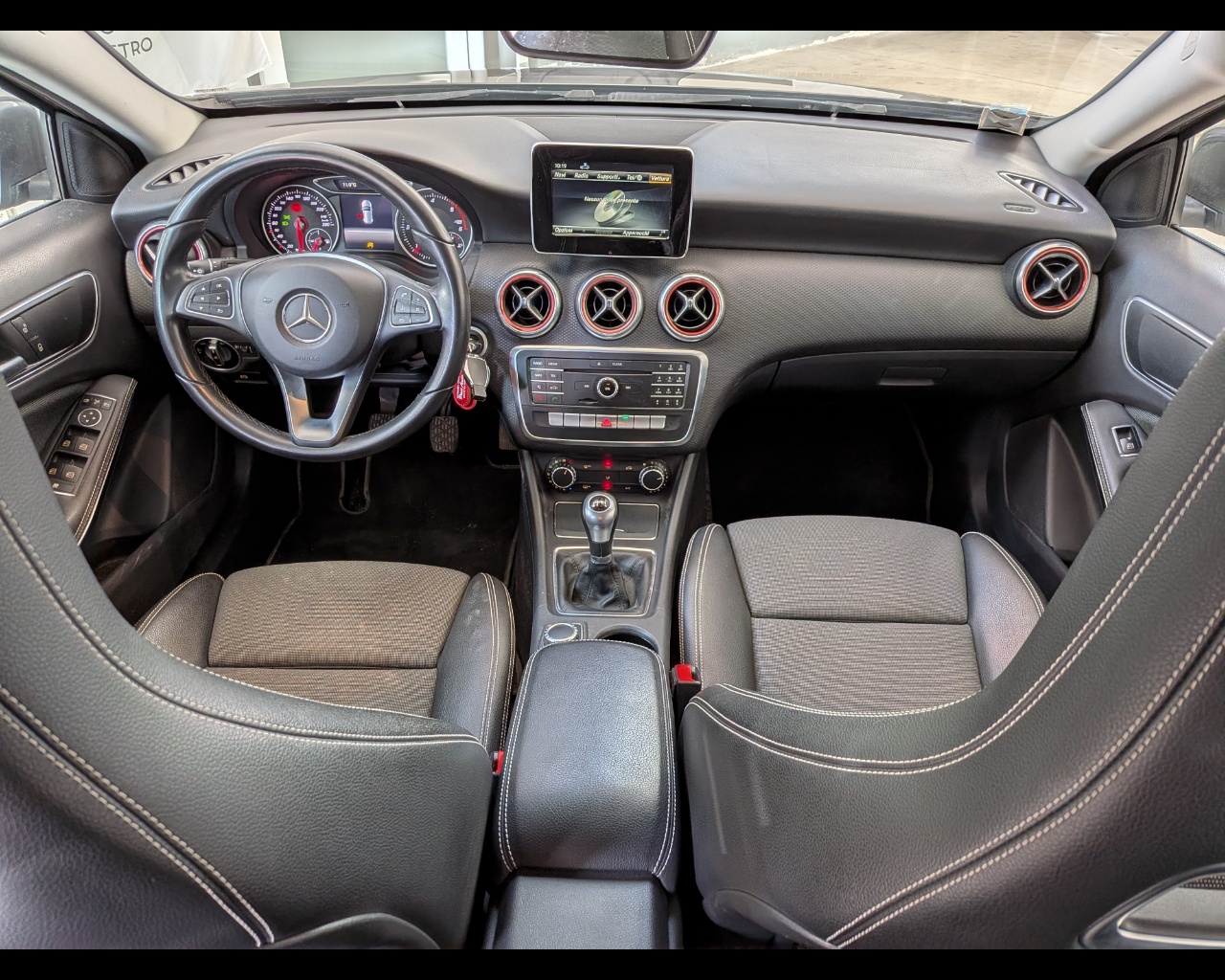 Foto MERCEDES A 180 d Premium 