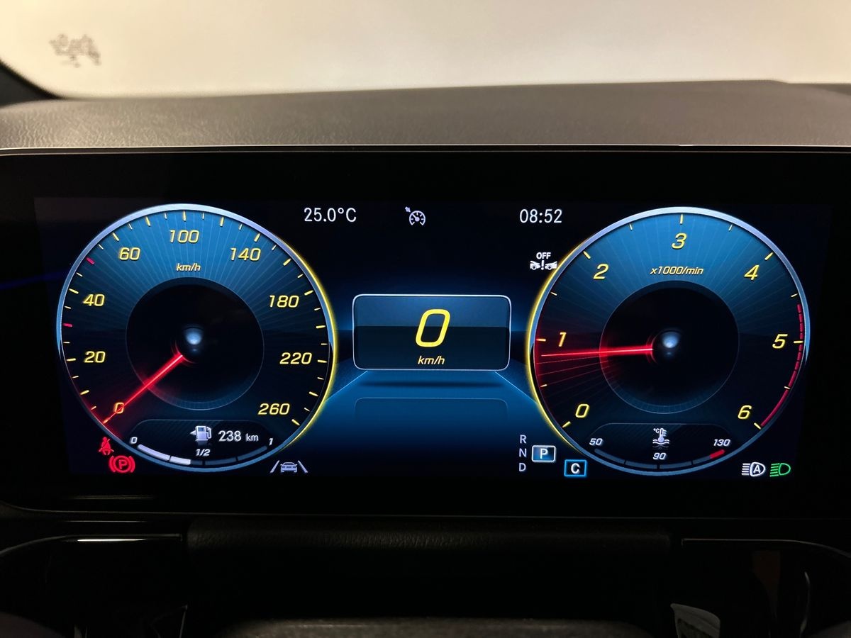 Mercedes GLA GLA 180 D Premium 8G-DCT - 13