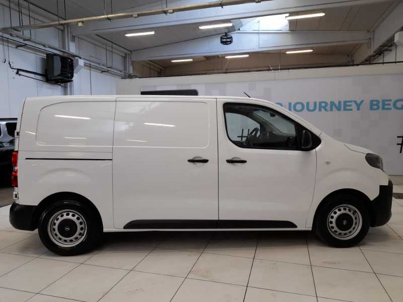 Vivaro Iii 2024 - Vivaro M 1.5 Diesel 120cv S&s