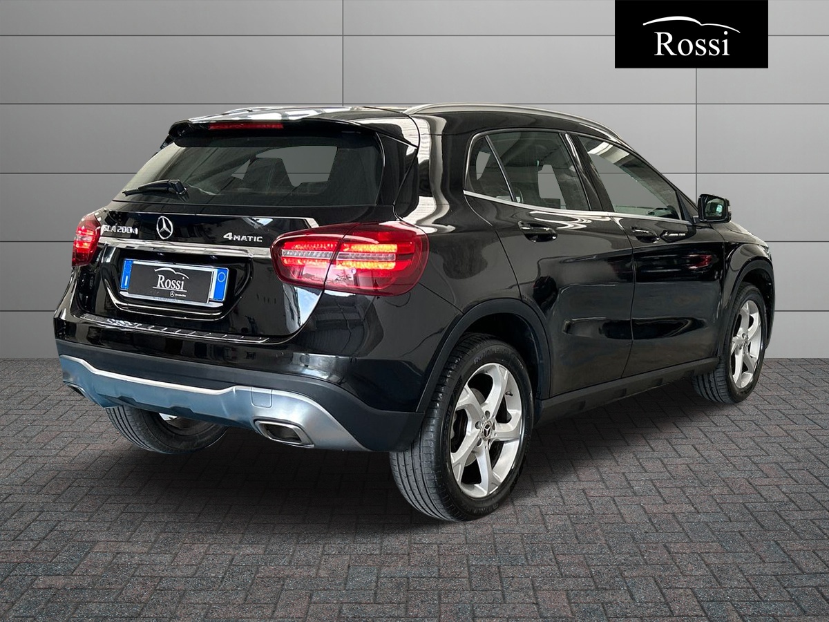 GLA-X156 2017 – GLA 200 d Sport 4matic auto