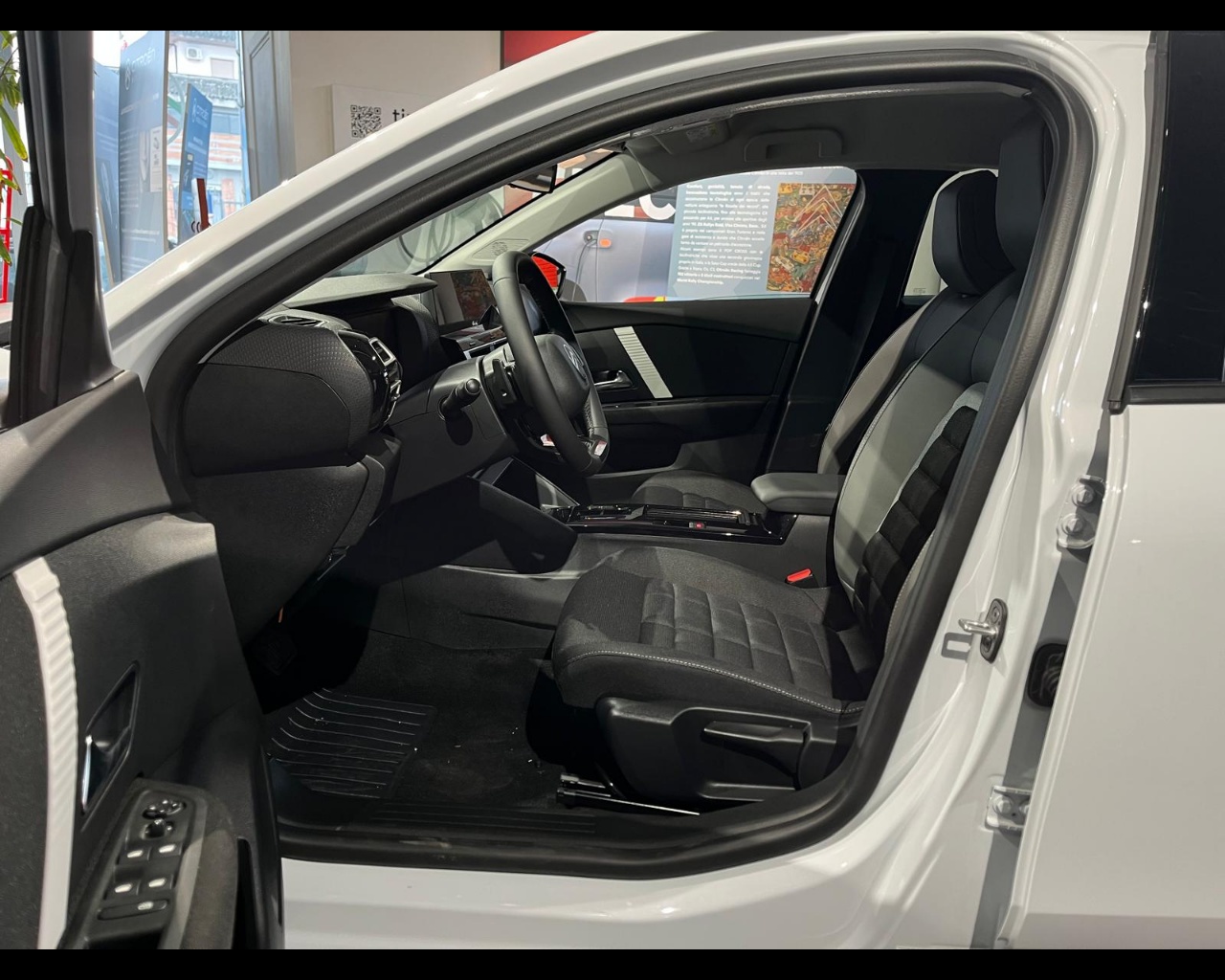 Foto CITROEN C4 1.2 puretech Plus s&s 130cv eat8