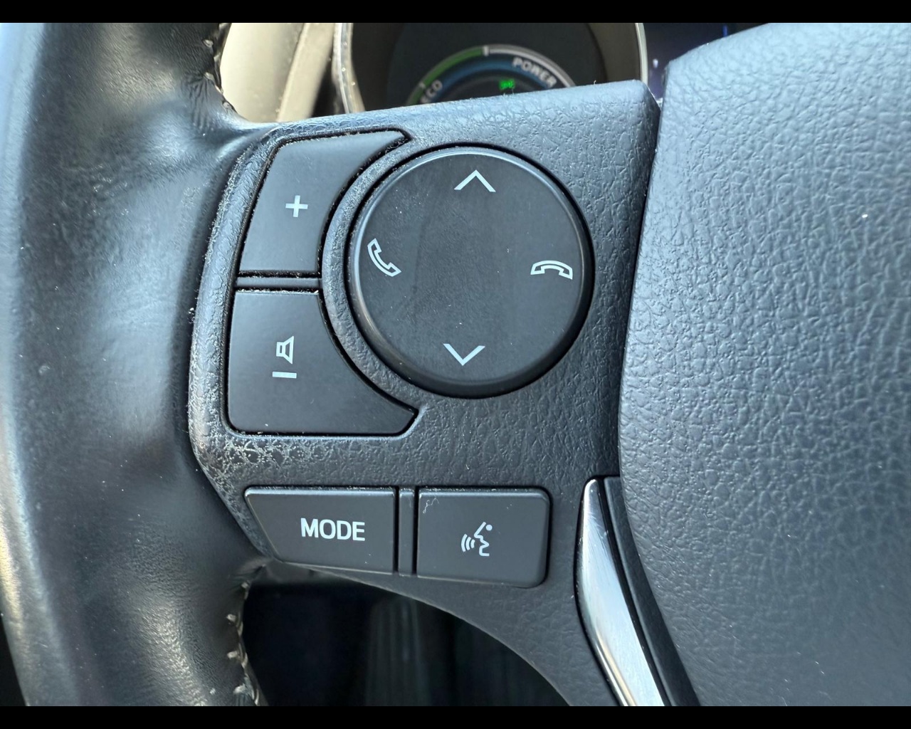 Foto TOYOTA Auris 1.8h Lounge cvt my17