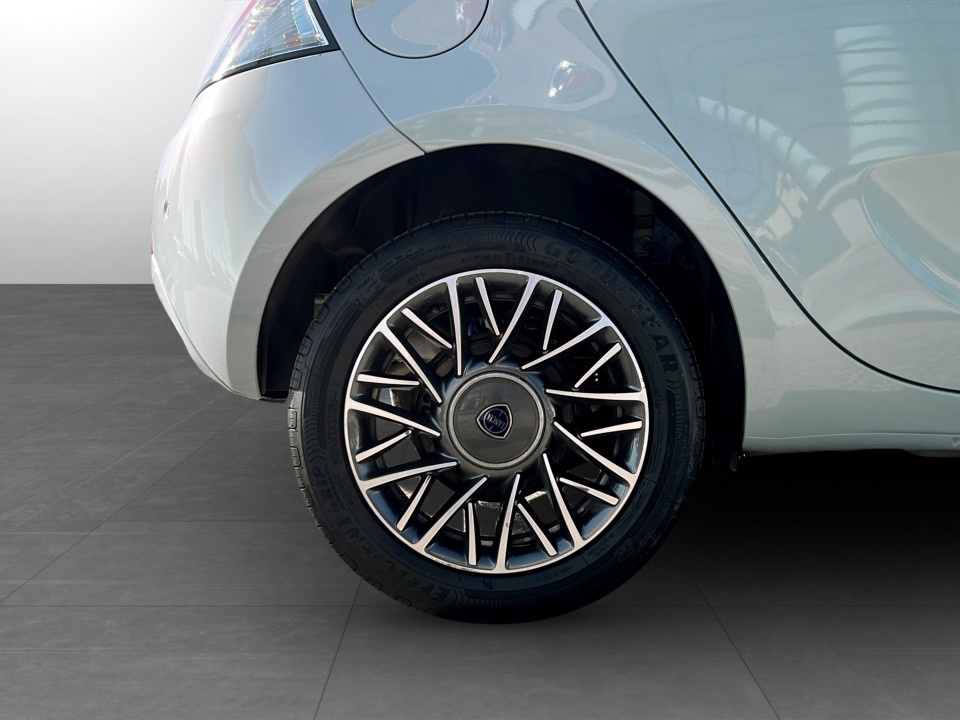LANCIA Ypsilon 1.0 firefly hybrid Gold s&s 70cv 5p.ti Ibrida usato - 18