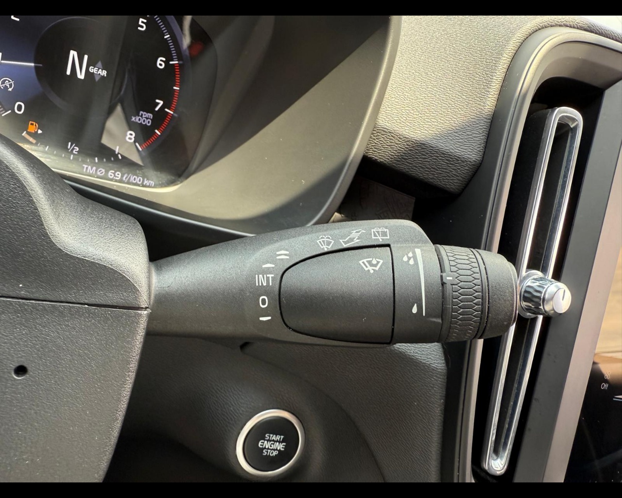 Foto VOLVO XC40 N1 1.5 T2 Momentum Core my21