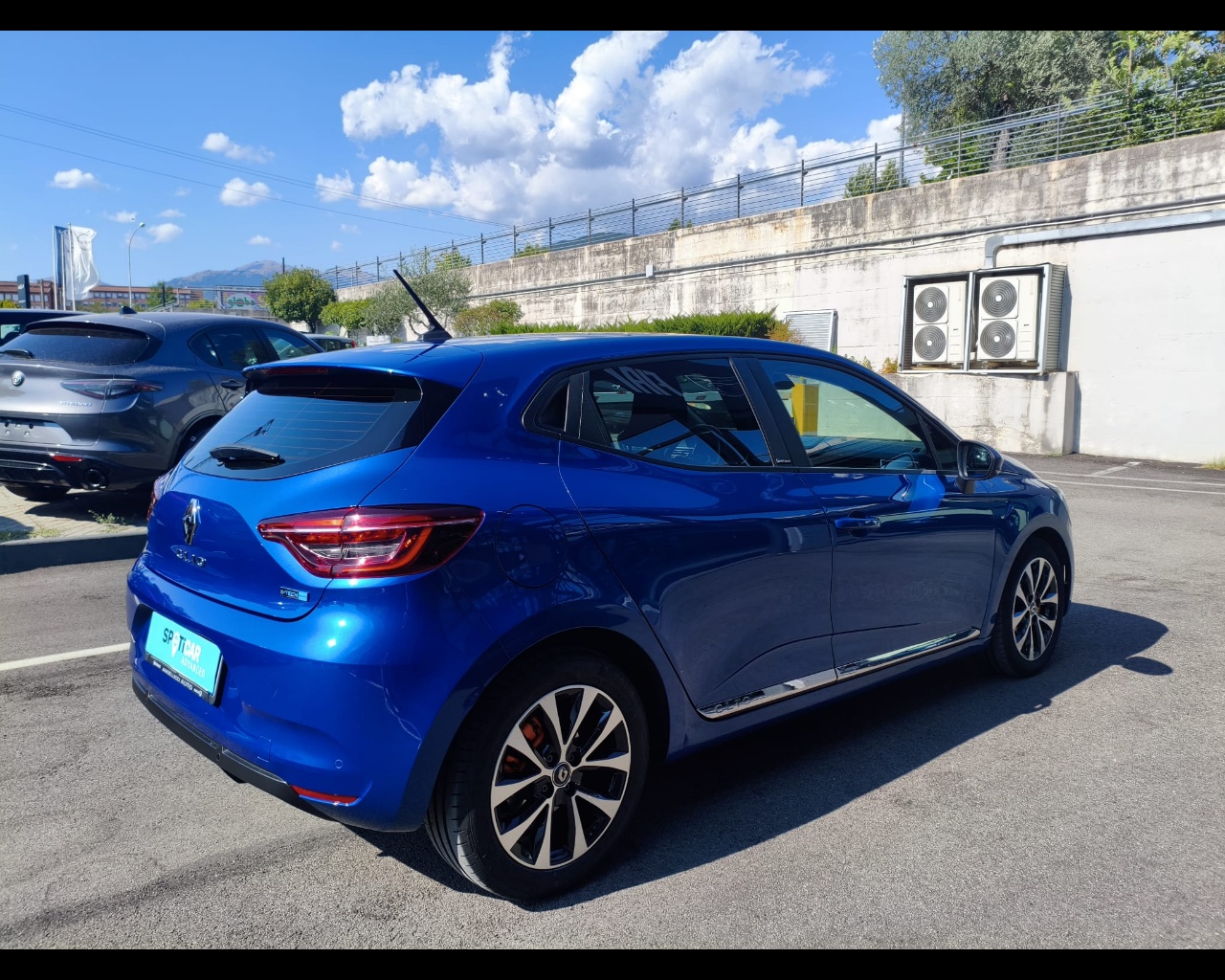 Foto RENAULT Clio 1.6 E-Tech hybrid Zen 140cv auto 