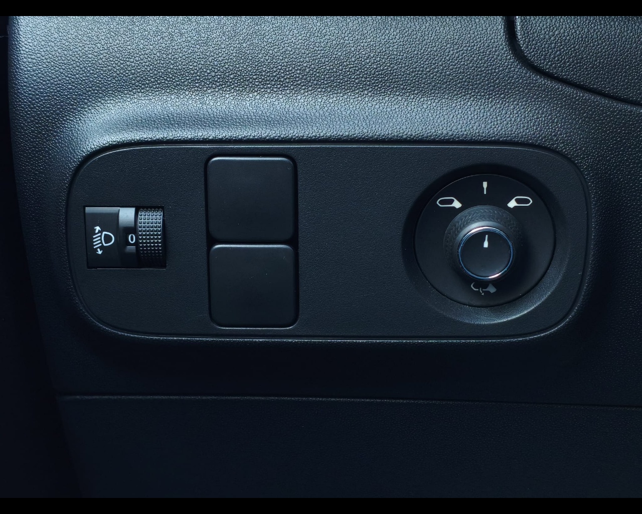 Foto CITROEN C3 1.2 puretech Shine s&s 83cv neopatentati