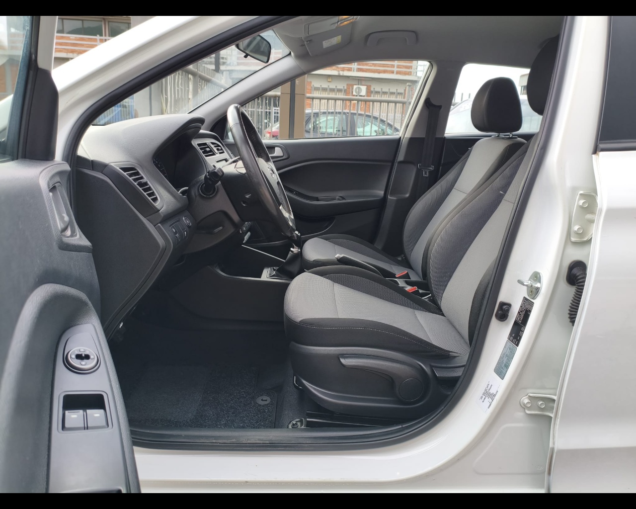 Foto HYUNDAI i20 5p 1.2 mpi Connectline econext Gpl 73cv