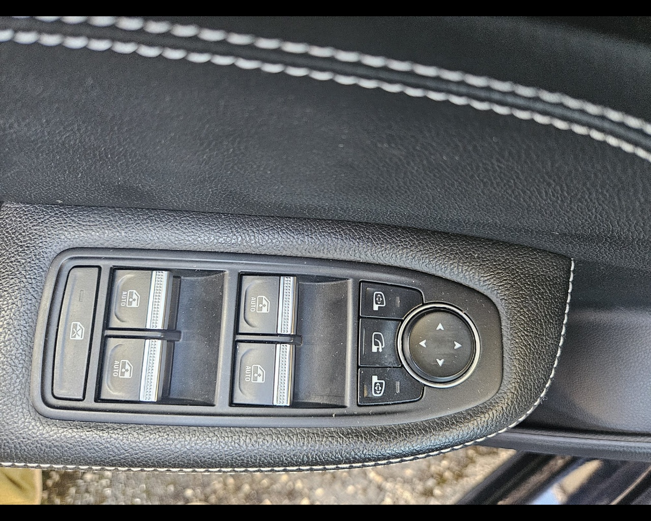 Foto RENAULT Arkana 1.6 E-Tech hybrid Intens 145cv