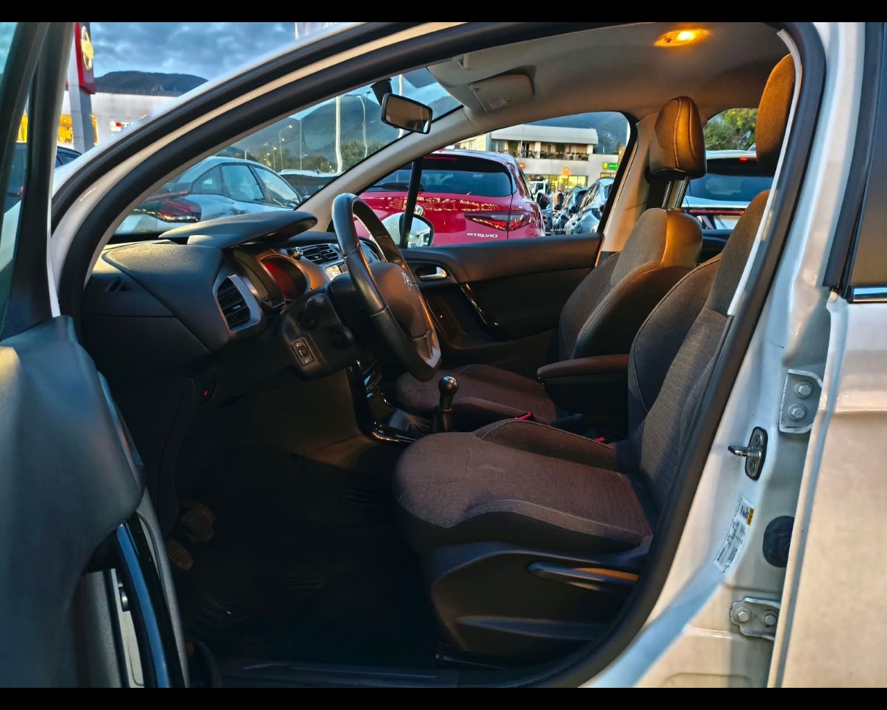 Foto CITROEN C3 1.2 puretech Feel edition 82cv