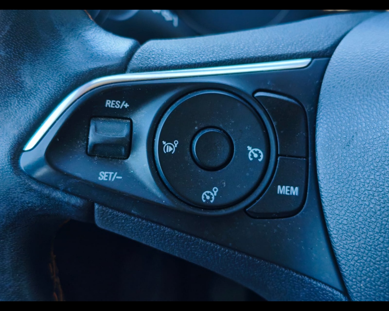 Foto OPEL Crossland X 1.5 ecotec Innovation s&s 102 cv mt