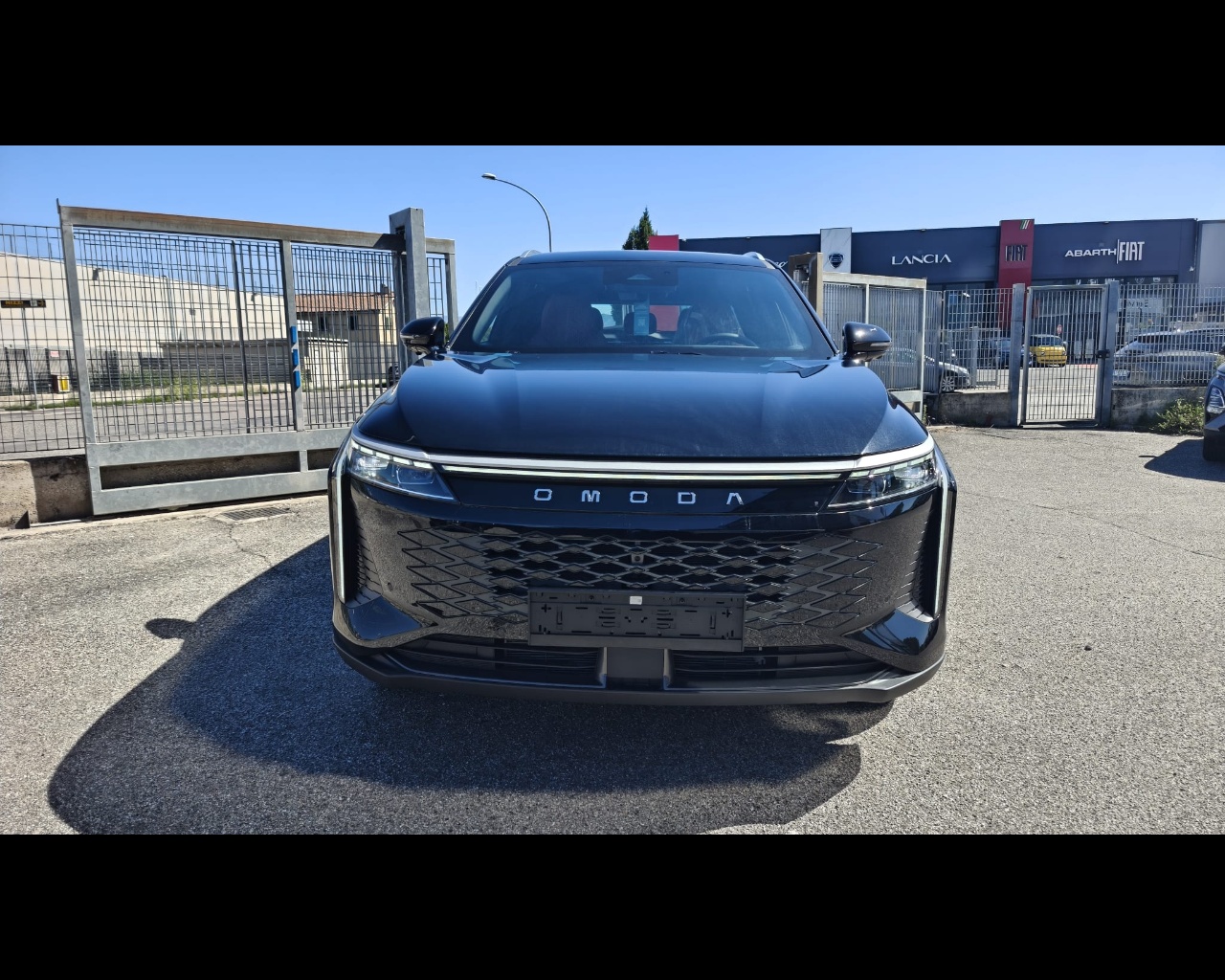 Foto OMODA OMODA 9 PHEV 1.5TGDI - Trazione AWD DHT3 Premium (AWD) - Interni Rosso