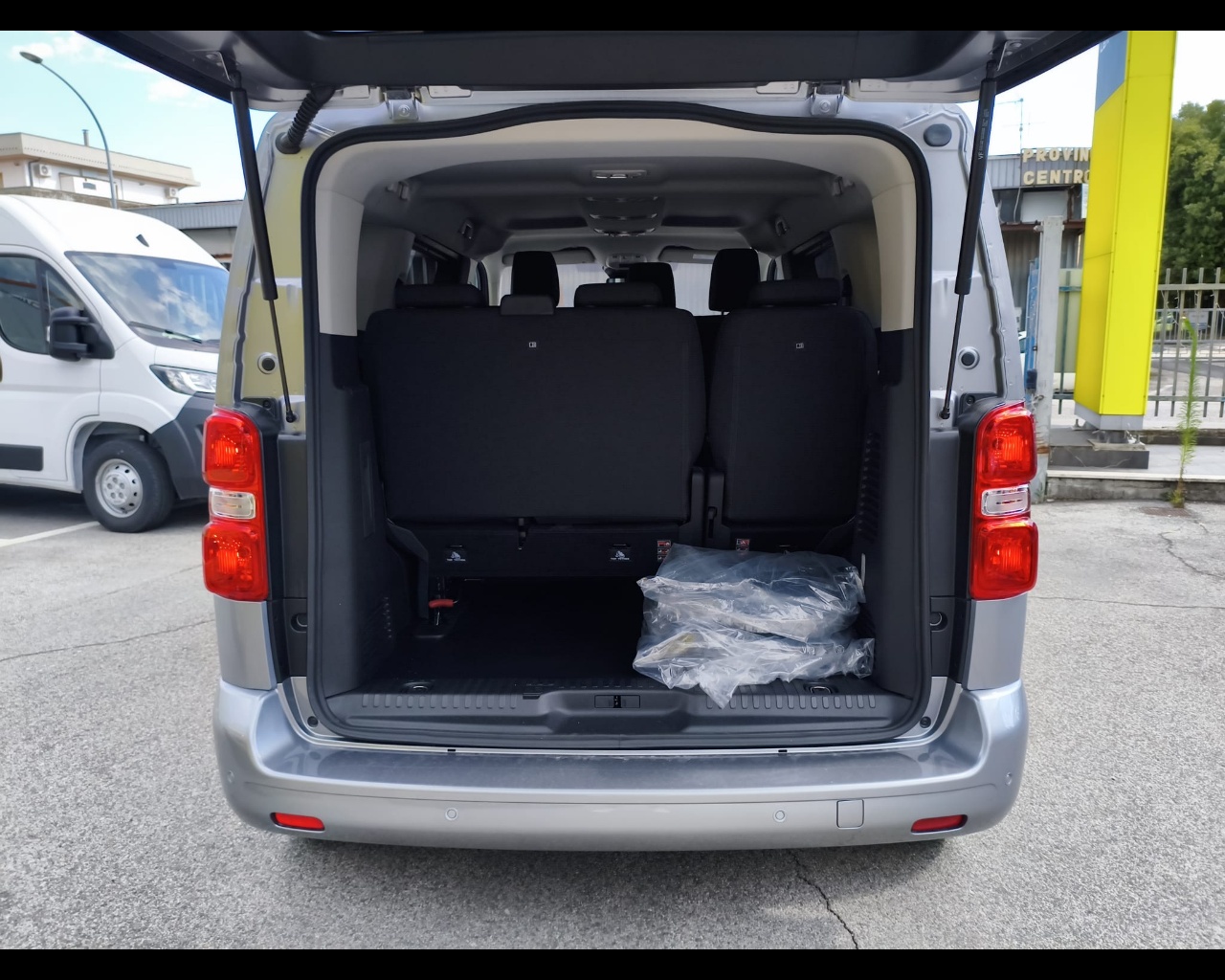 Foto OPEL Zafira Business Edition 2.2 180cv S&S EAT8 Passo Medio