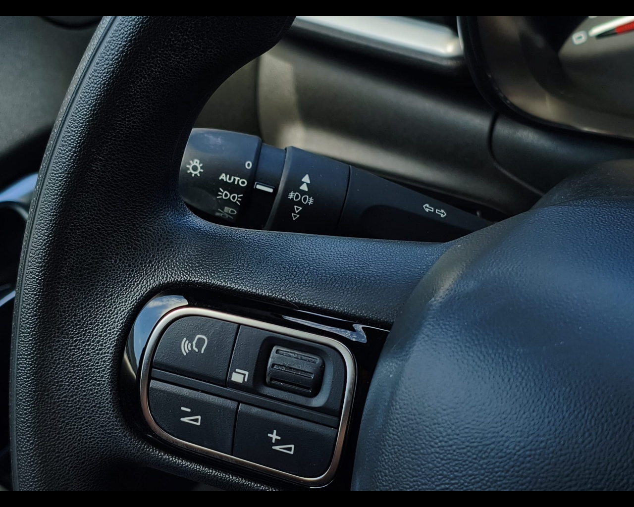 Foto CITROEN C3 1.2 puretech Shine s&s 83cv