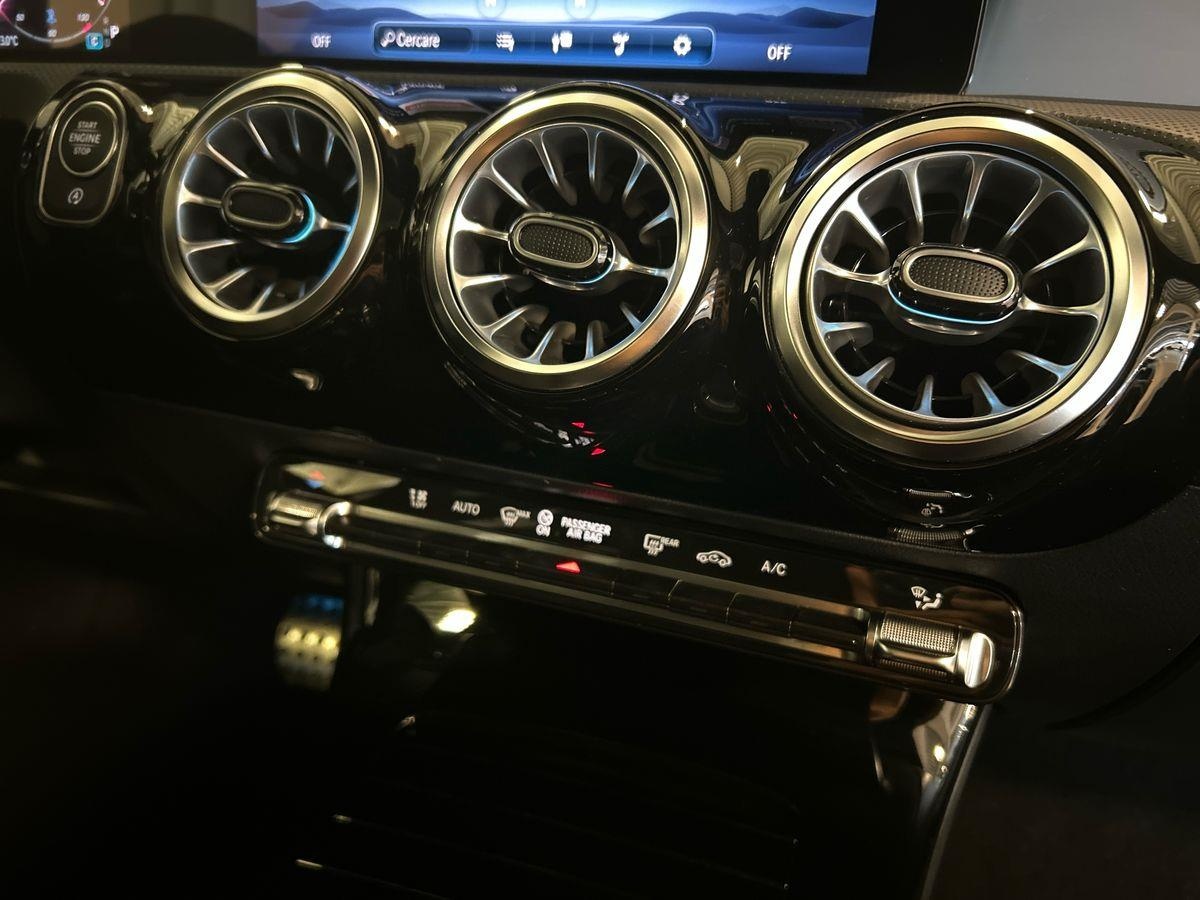 Mercedes  Classe A 180 D Advanced Plus AMG Line 8G-DCT - 14