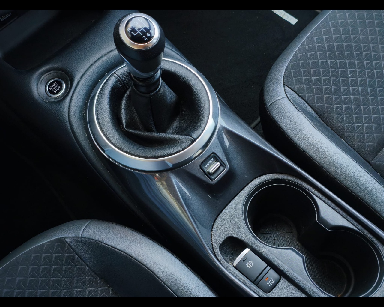 Foto NISSAN Juke 1.0 dig-t N-Connecta 114cv