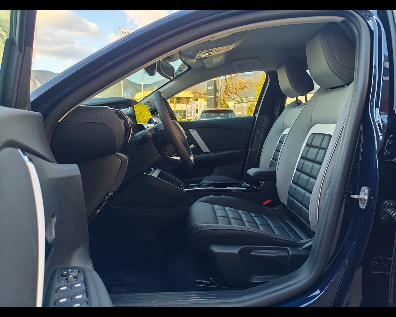 Foto CITROEN C4 1.2 hybrid Max 136cv e-dcs6
