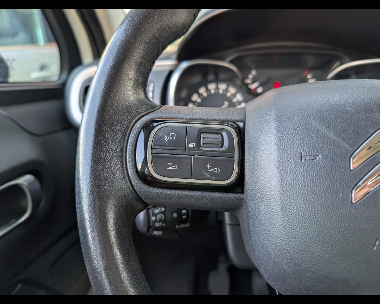 Foto CITROEN C3 1.2 puretech Shine 82cv