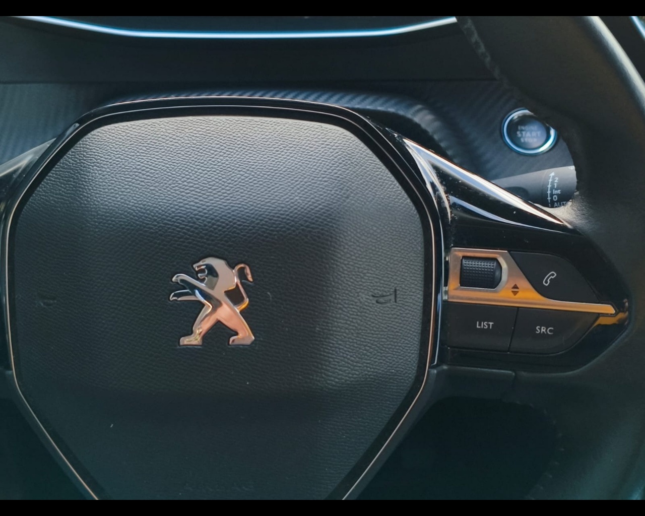 Foto PEUGEOT 2008 1.5 bluehdi Allure s&s 110cv