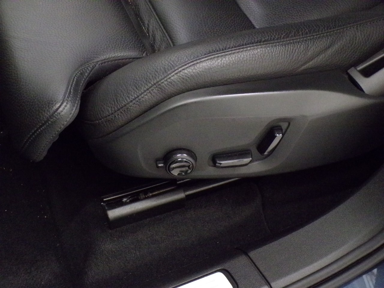 Volvo  XC60 N1 2.0 B4 d Plus Dark auto - 14