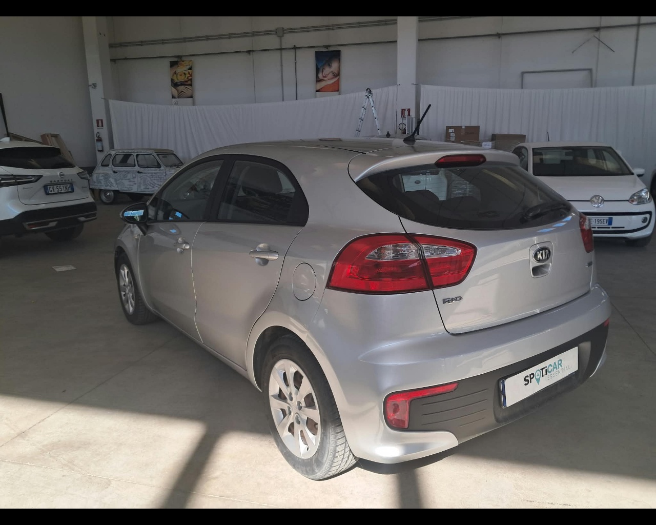 Foto KIA Rio 5p 1.1 crdi Active E6