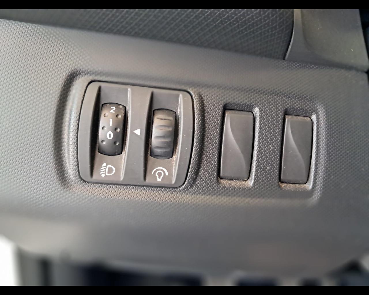 Foto RENAULT Clio 5p 1.2 Wave 75cv