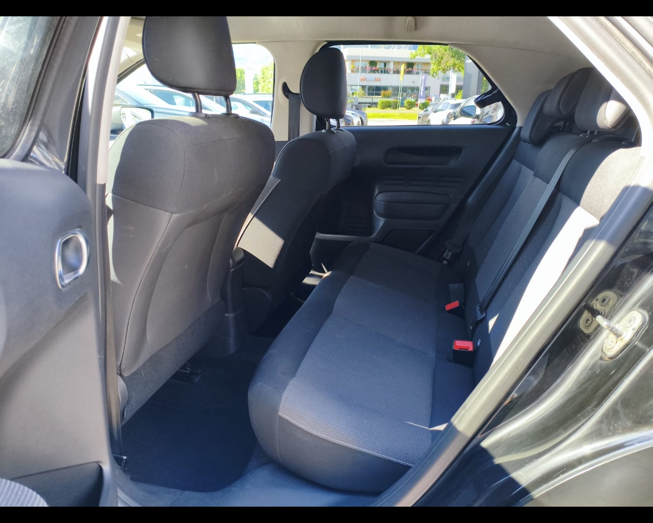 Foto CITROEN C4 Cactus 1.6 bluehdi Shine 100cv
