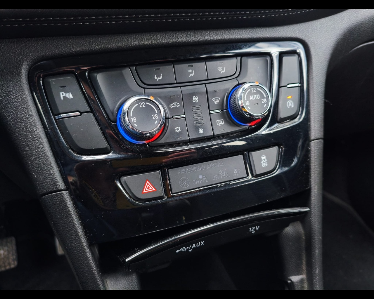 Foto OPEL Mokka X 1.6 cdti b-Color s&s 4x2 136cv