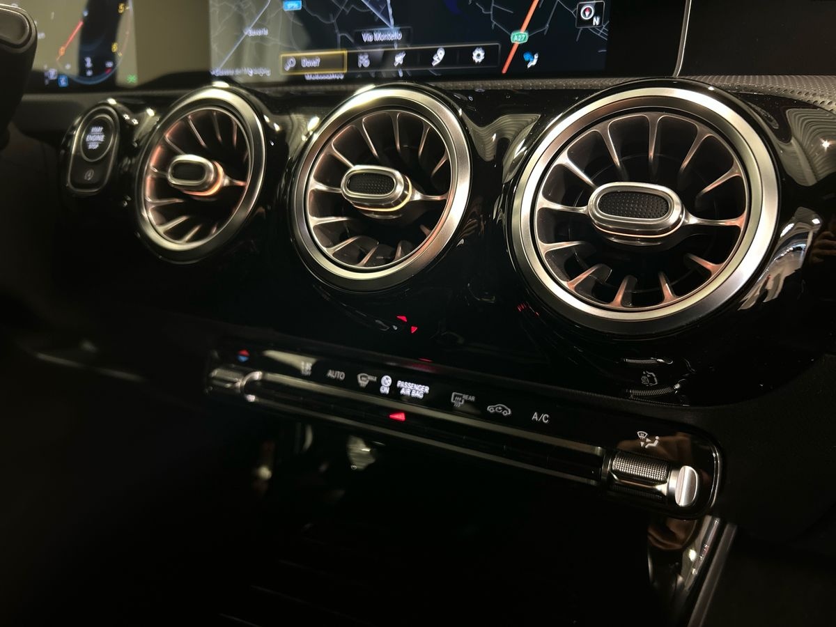 Mercedes CLA Shooting Brake CLA Shooting Brake 200 D Premium 8G-DCT - 14