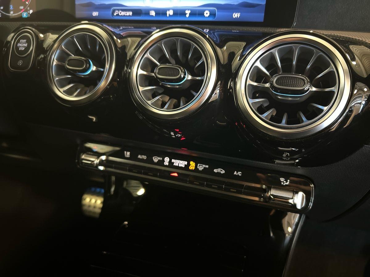 Mercedes  Classe A 180 D Advanced Plus AMG Line 8G-DCT - 14