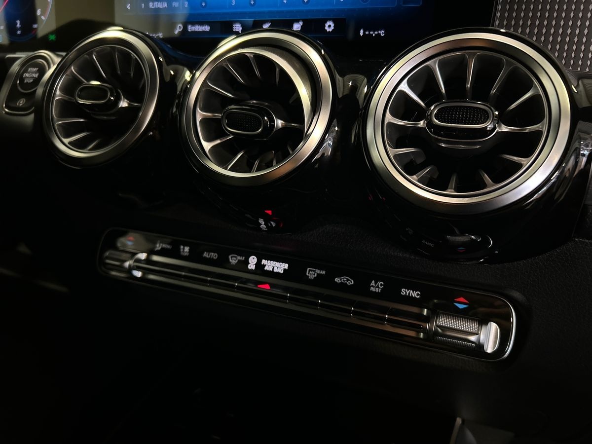 Mercedes GLB GLB 180 D Sport Plus 8G-DCT - 14