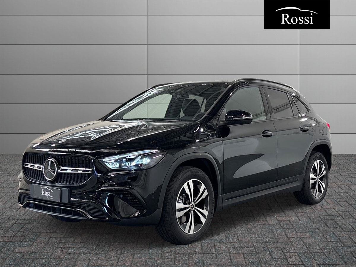 Mercedes-Benz GLA 250 e con tecnologia ibrida EQ